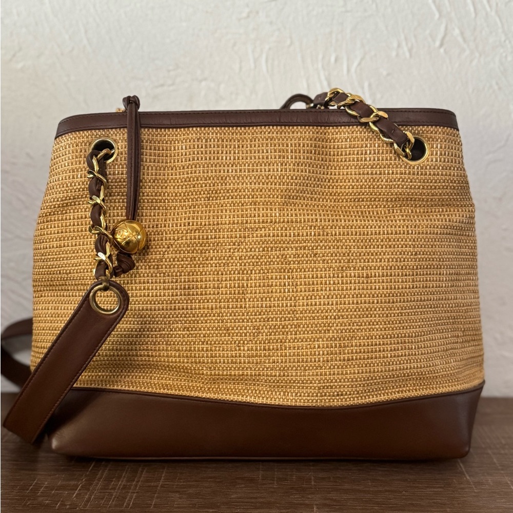Very Rare CHANEL Chain Leather and Straw Tote